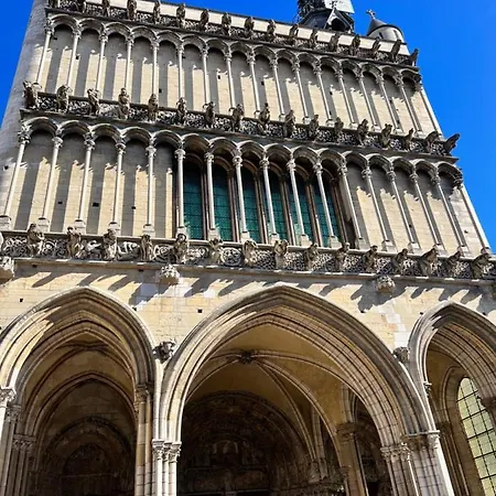 Rempart Tivoli Coeur De * ディジョン